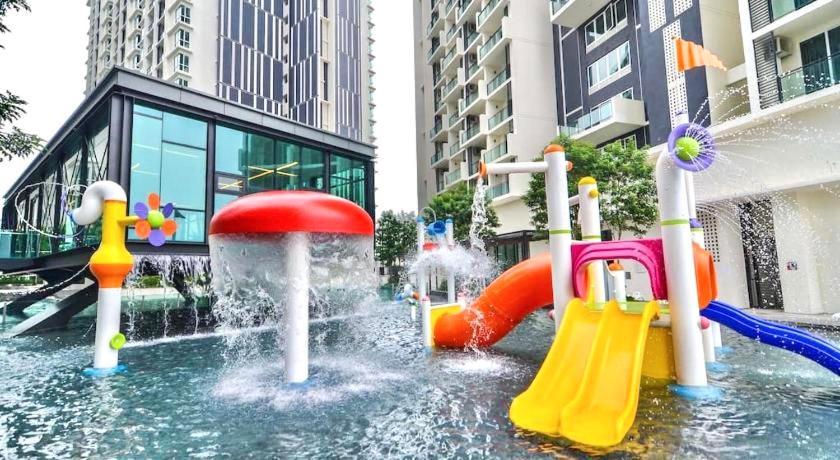 Theshore Luxury 4+1br Penthouse/8-12pax/pool Table/directtomall/jonker 10min Malacca